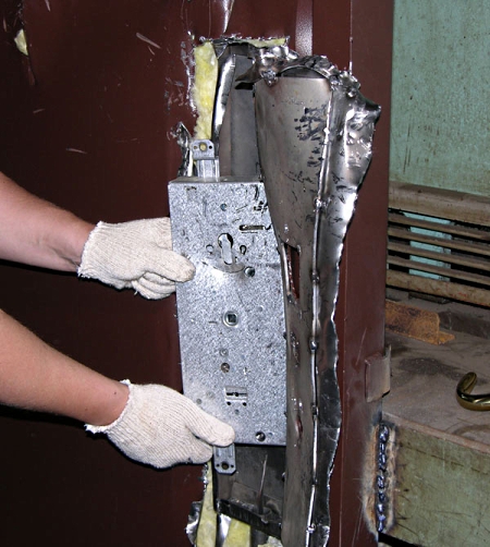 Как отремонтировать дверь с отделкой шпоном