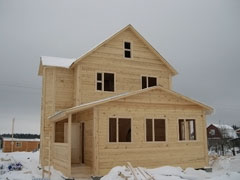 Тонкости строительства деревянного дома: усадка и осадка